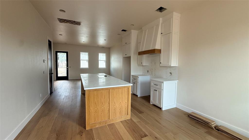 16 S Howard Street Property Photo 6