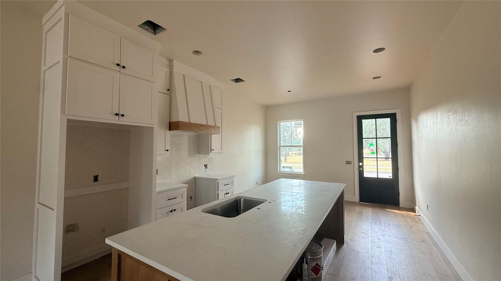 16 S Howard Street Property Photo 7