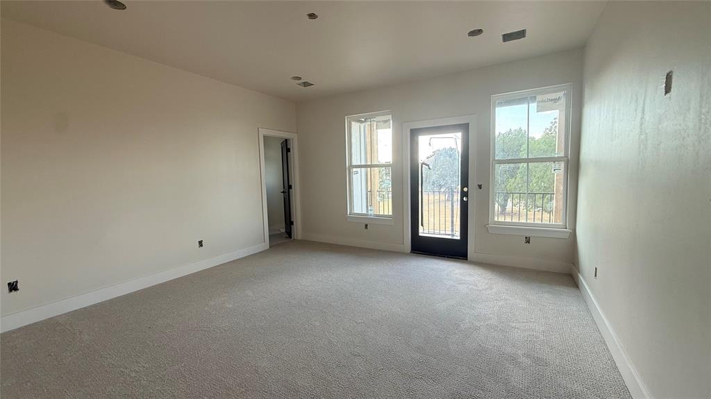 16 S Howard Street Property Photo 8