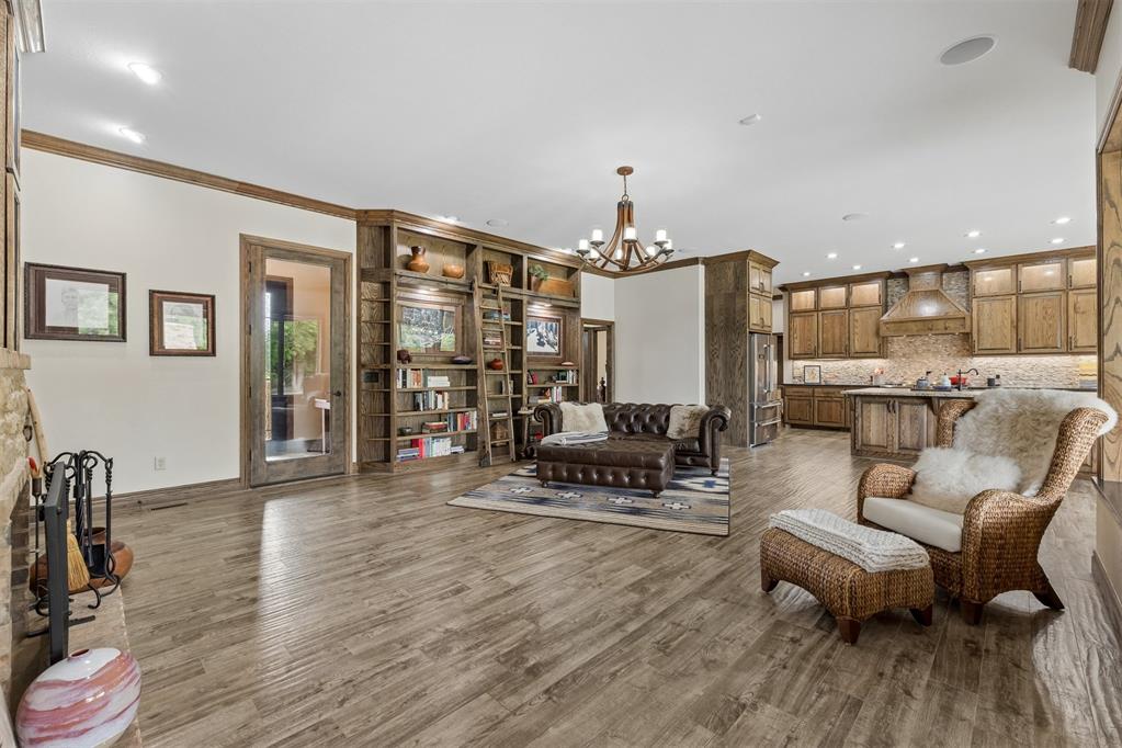 13281 Rock Hollow Circle Property Photo 6