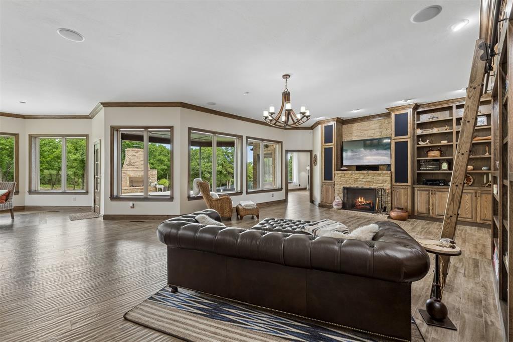 13281 Rock Hollow Circle Property Photo 8