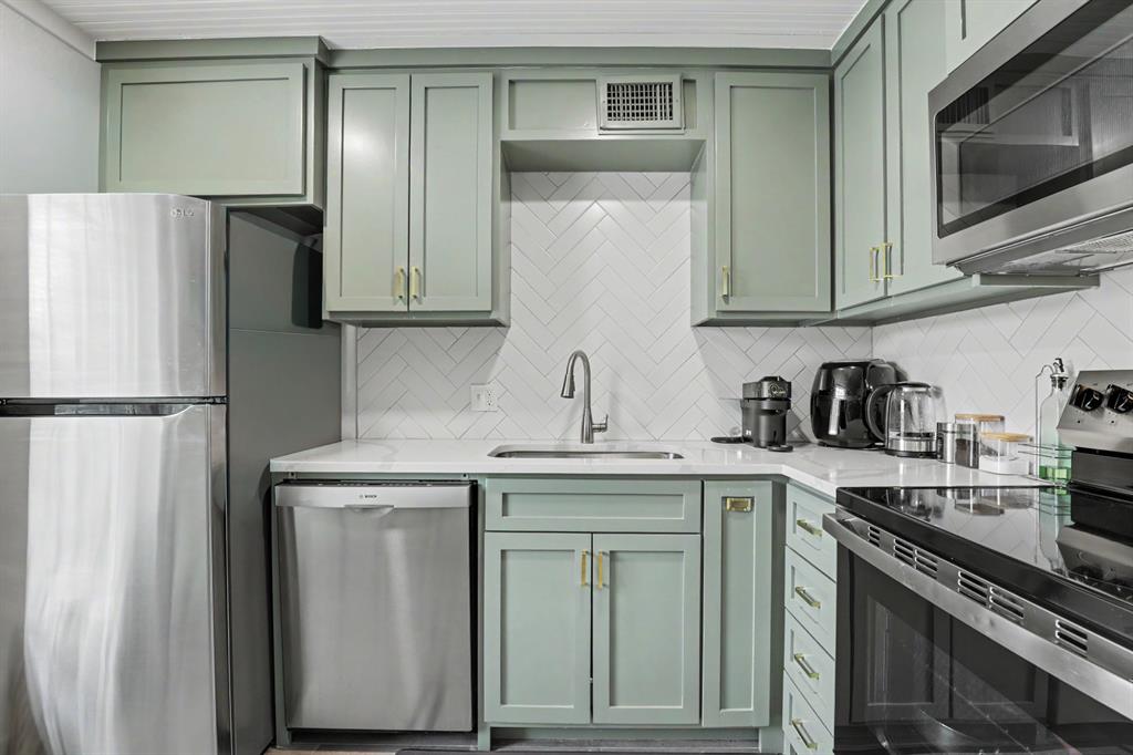 6100 N Brookline Avenue 8 Property Photo 5