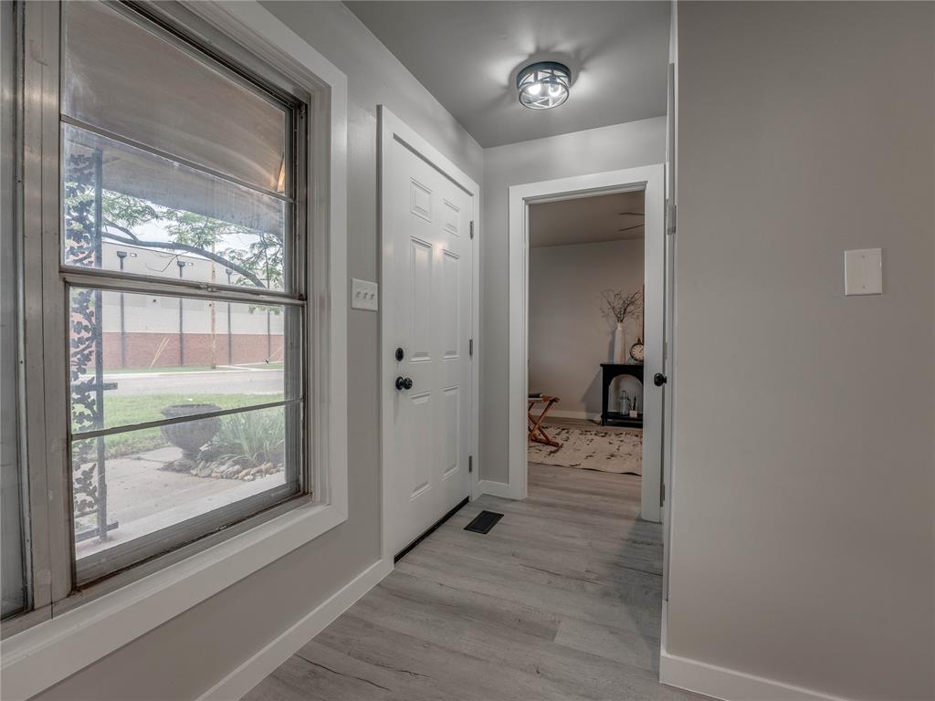 2016 W Noble Avenue Property Photo 2