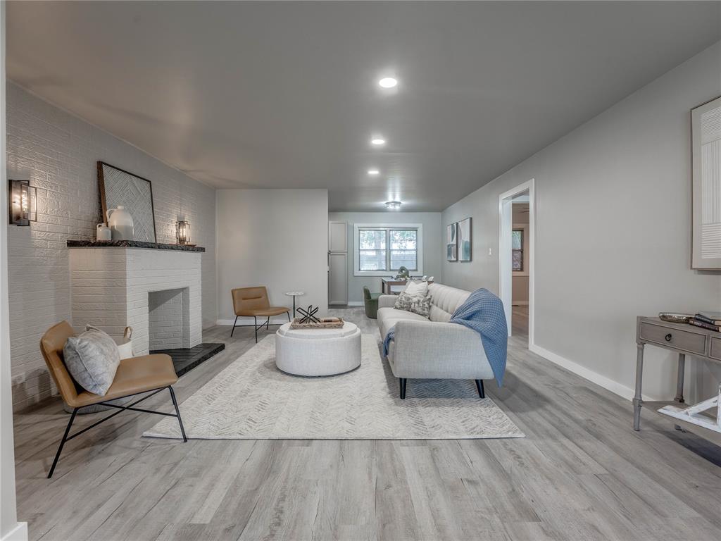 2016 W Noble Avenue Property Photo 4