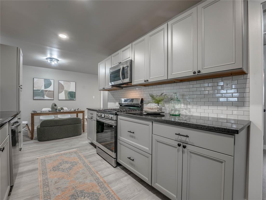 2016 W Noble Avenue Property Photo 13