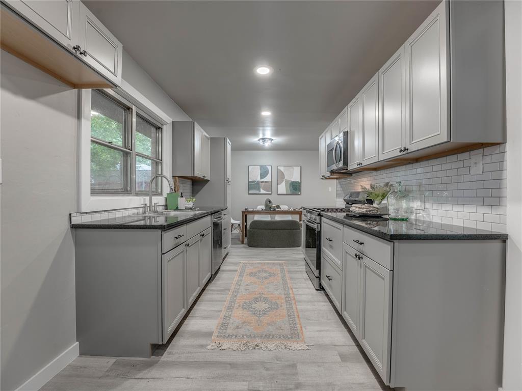 2016 W Noble Avenue Property Photo 14