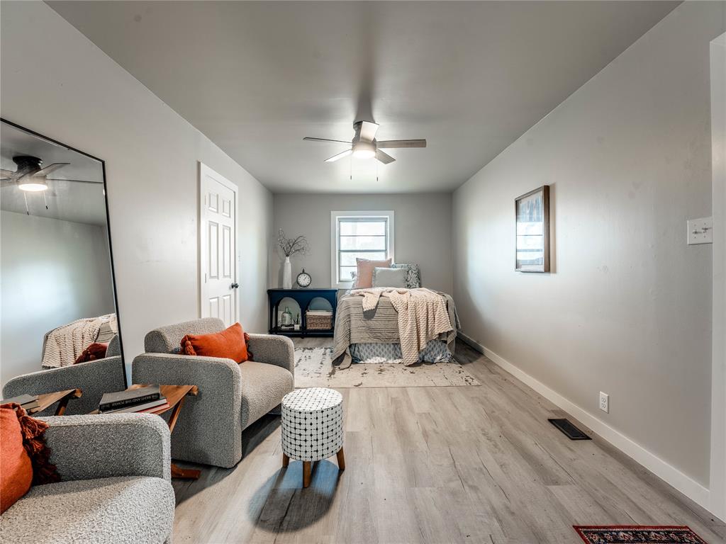 2016 W Noble Avenue Property Photo 20