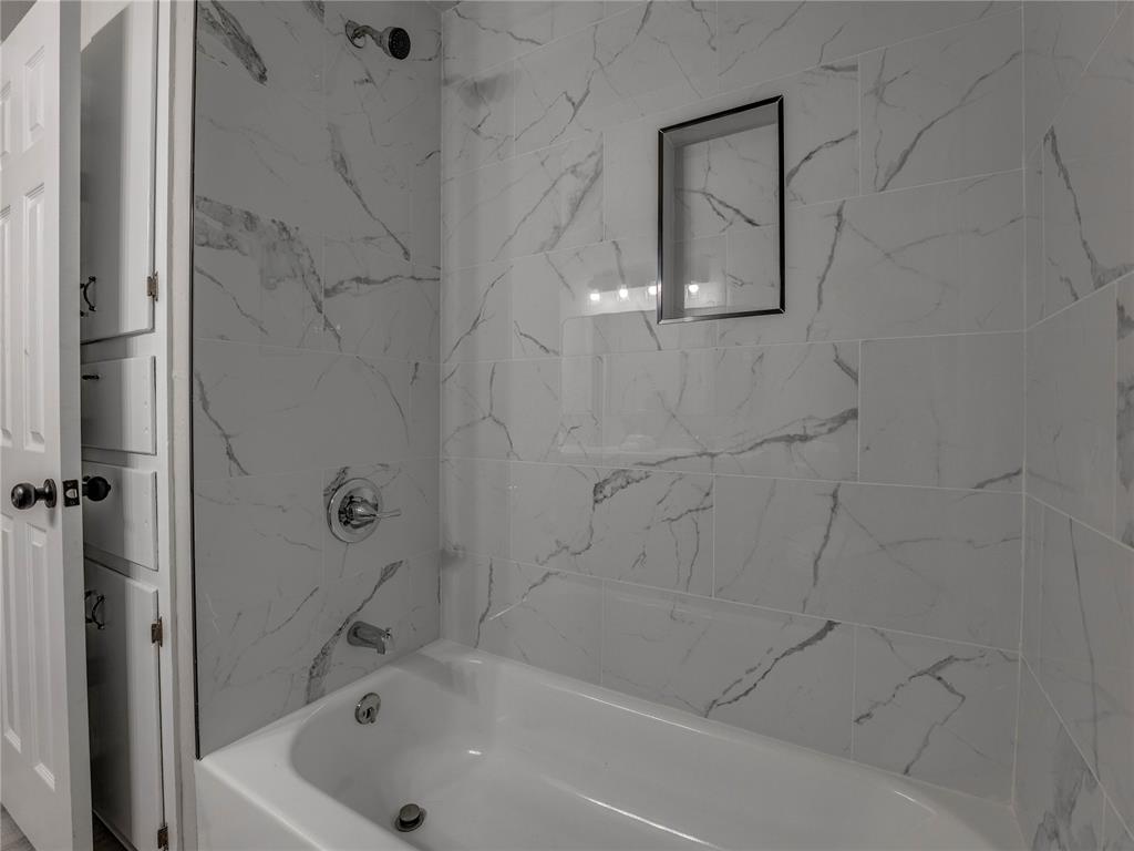 2016 W Noble Avenue Property Photo 32