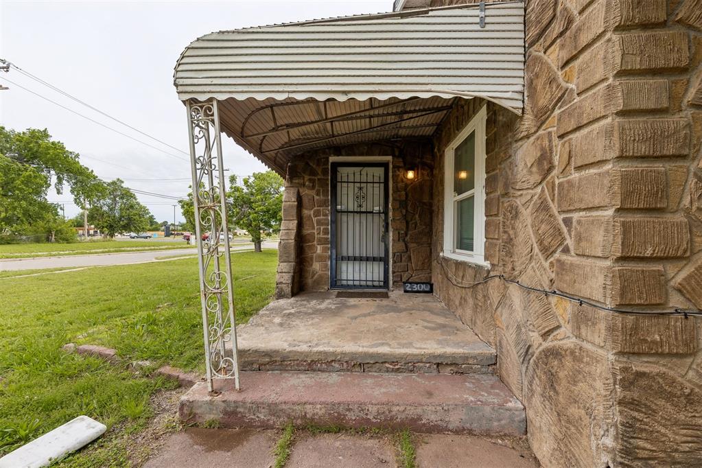 2300 N Prospect Avenue Property Photo 5