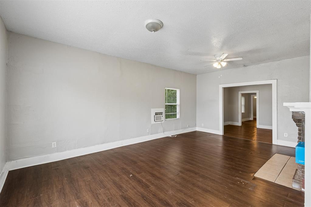 2300 N Prospect Avenue Property Photo 6