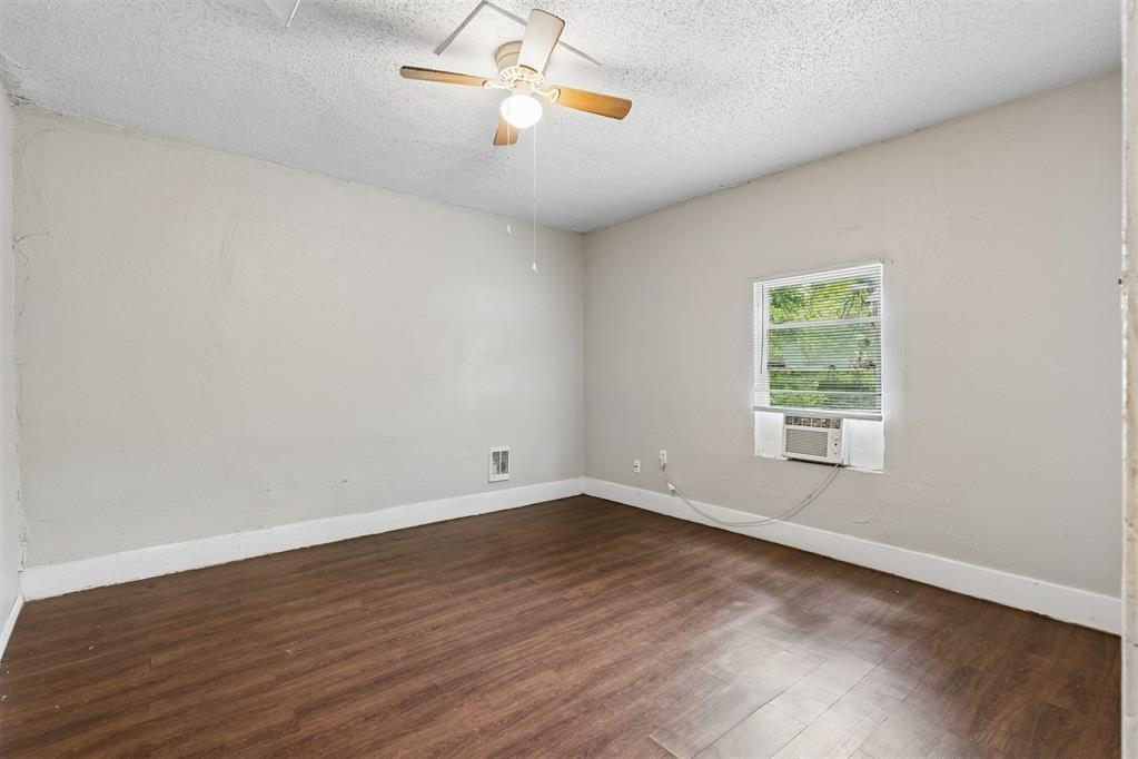 2300 N Prospect Avenue Property Photo 19