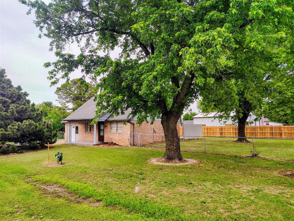 1000 N Doris Avenue Property Photo 1