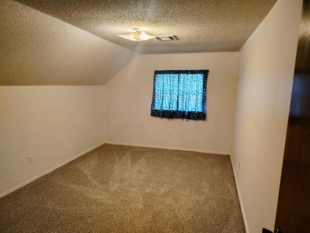 1000 N Doris Avenue Property Photo 6