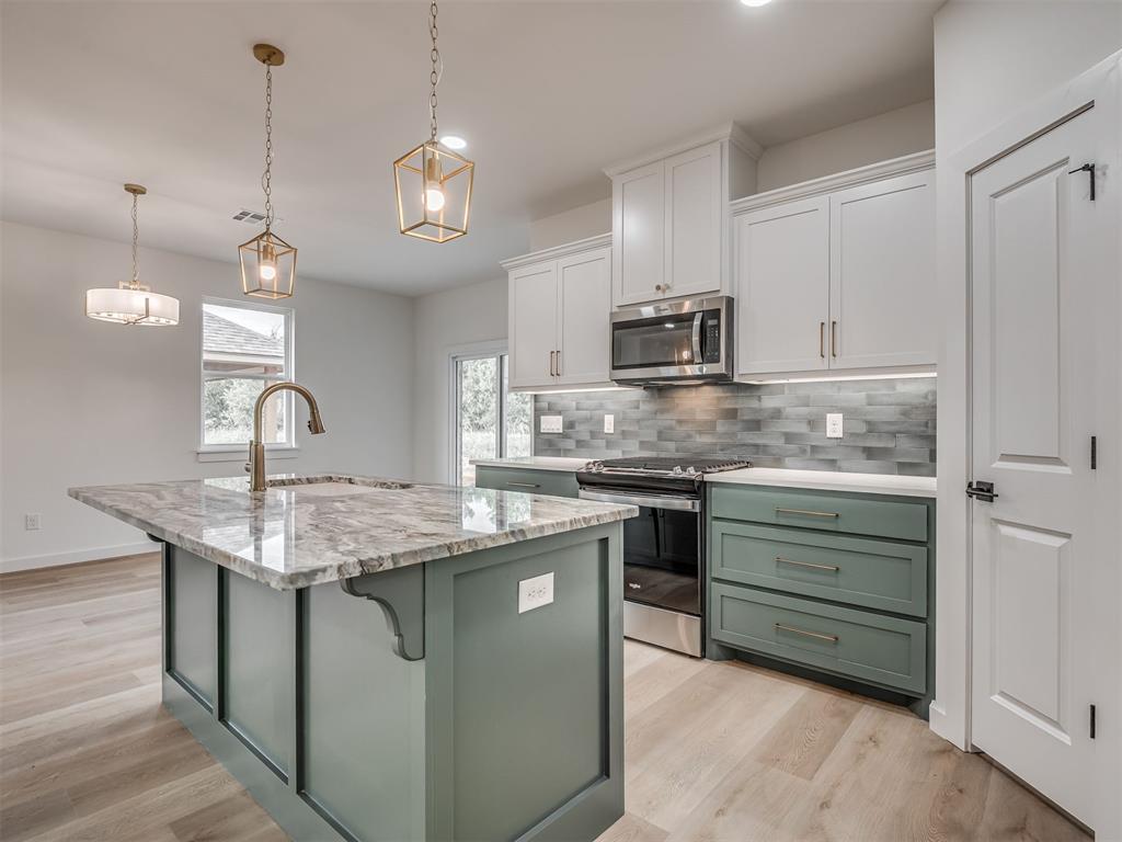 1901 Long Cove Avenue Property Photo 3