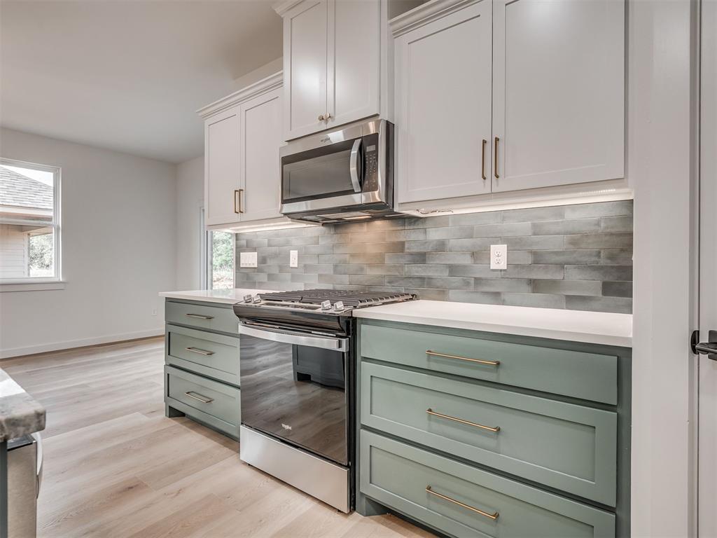 1901 Long Cove Avenue Property Photo 4