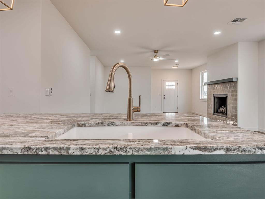 1901 Long Cove Avenue Property Photo 8