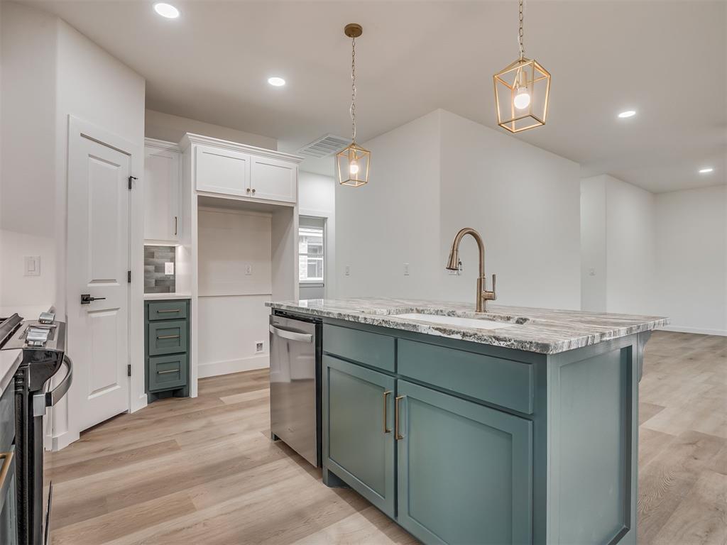 1901 Long Cove Avenue Property Photo 9