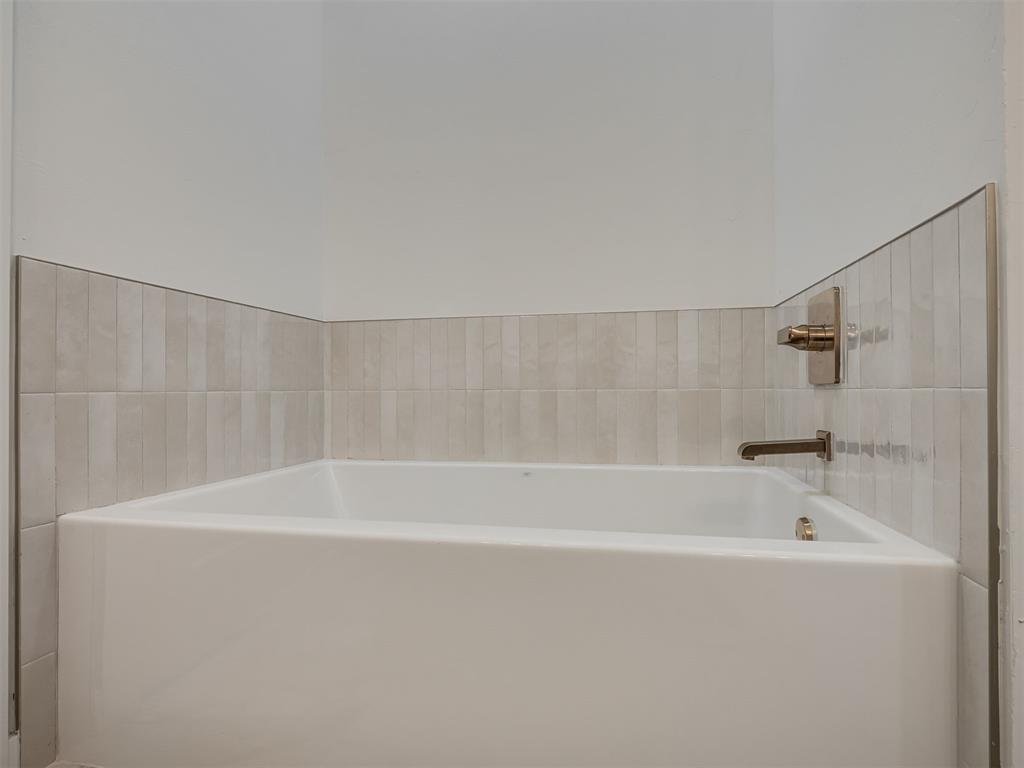 1901 Long Cove Avenue Property Photo 27