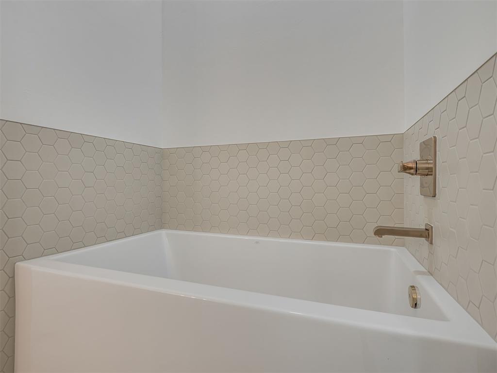 1817 Long Cove Avenue Property Photo 28