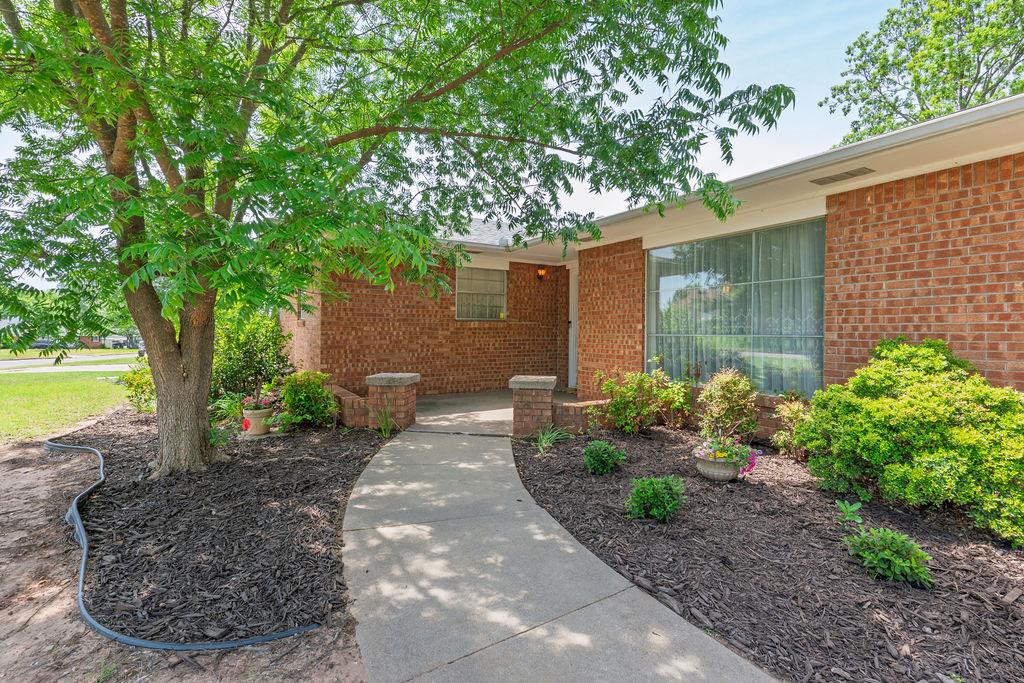 1618 N Oklahoma Avenue Property Photo 1
