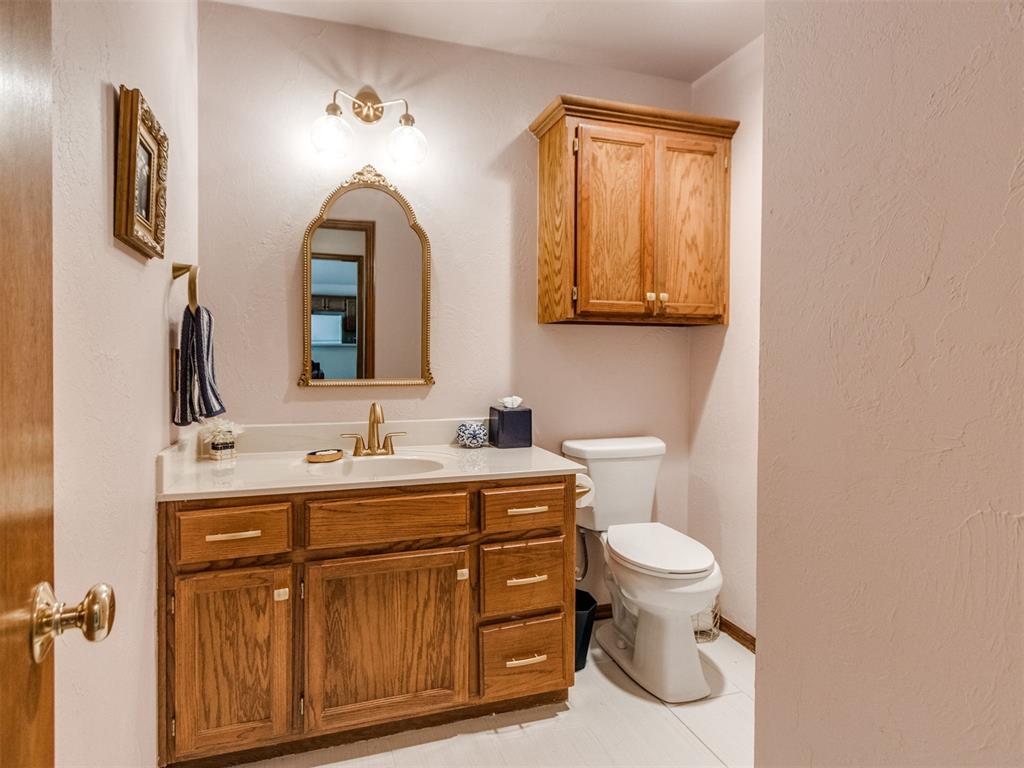 231 N Kelly Avenue Property Photo 33