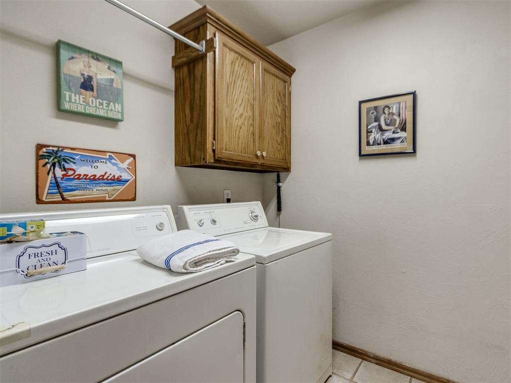 231 N Kelly Avenue Property Photo 37