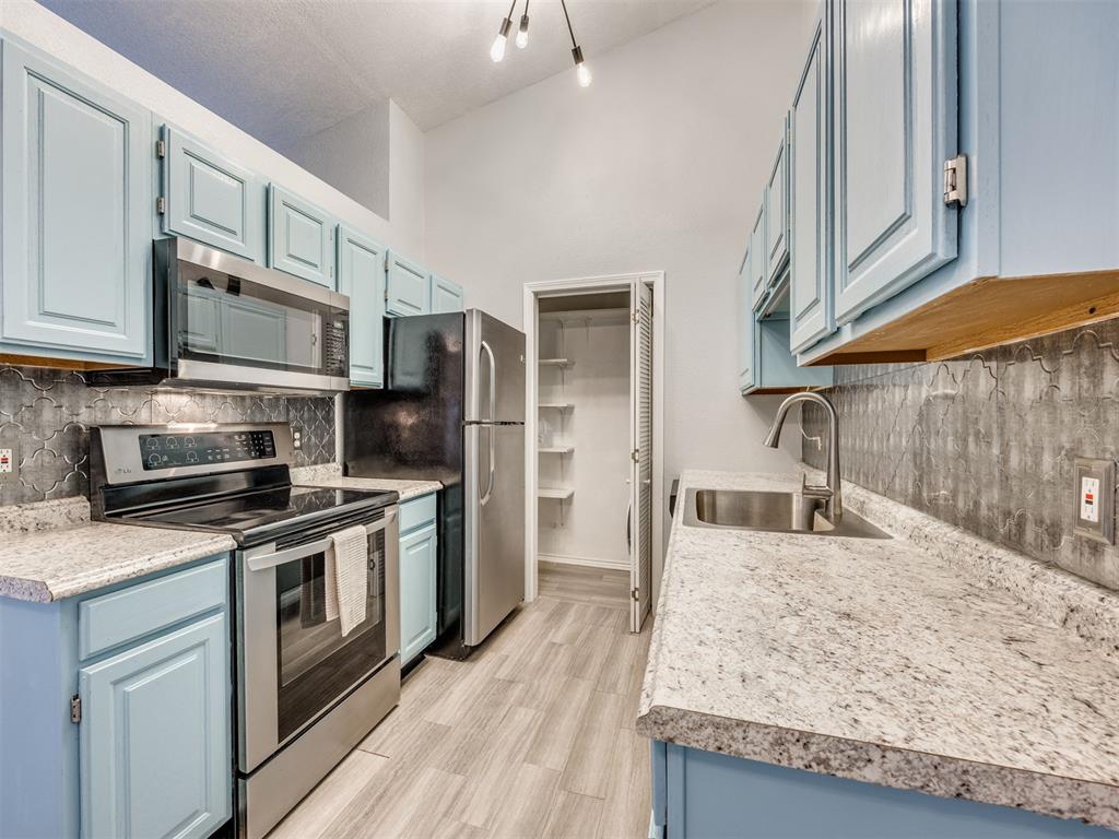 3003 River Oaks Drive 204 Property Photo 1