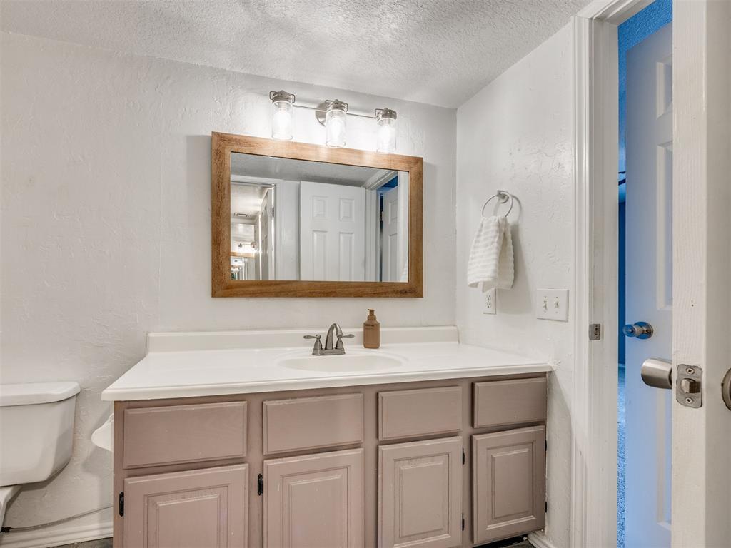 3003 River Oaks Drive 204 Property Photo 17