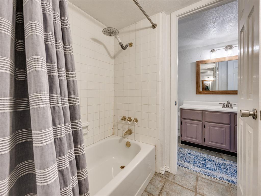 3003 River Oaks Drive 204 Property Photo 19