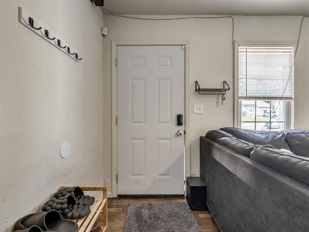 908 N Tabor Avenue Property Photo 3