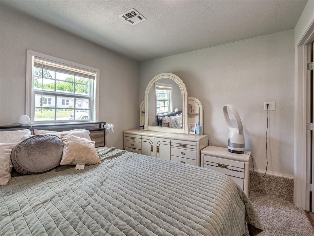 908 N Tabor Avenue Property Photo 22