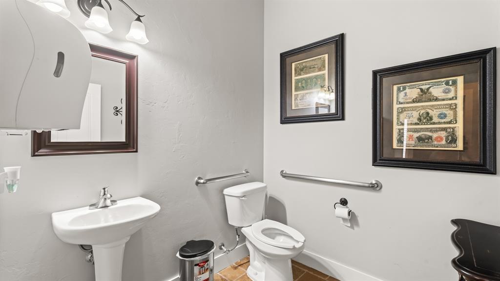 17338 N May Avenue Property Photo 16