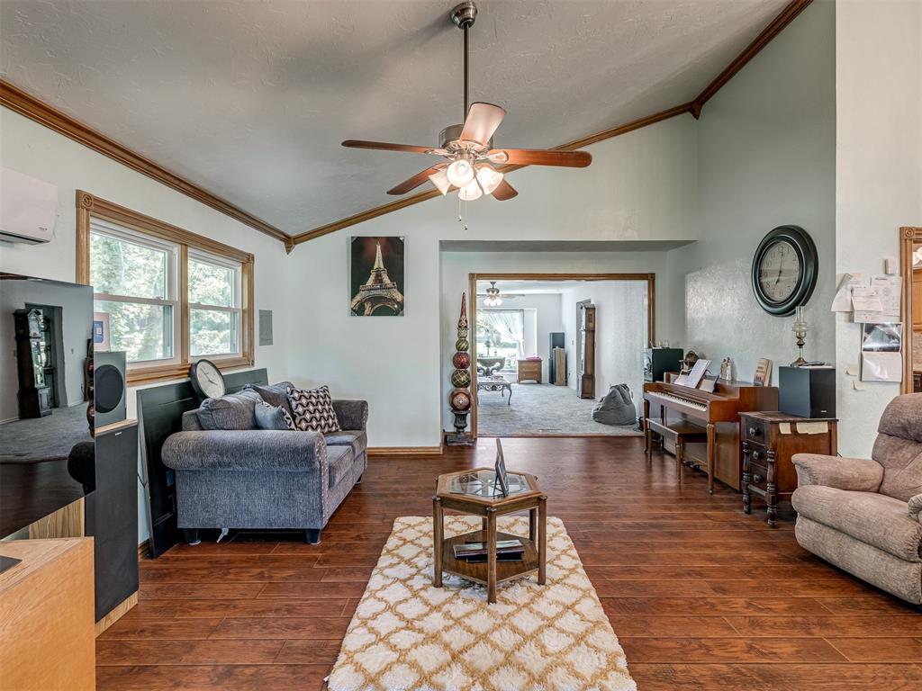 1404 Oak Drive Property Photo 6