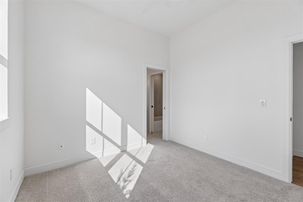 2692 S May Avenue Property Photo 40