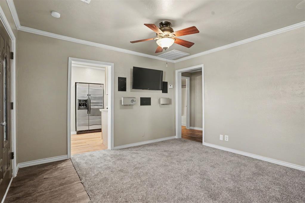 112 S Bryan Avenue Property Photo 6