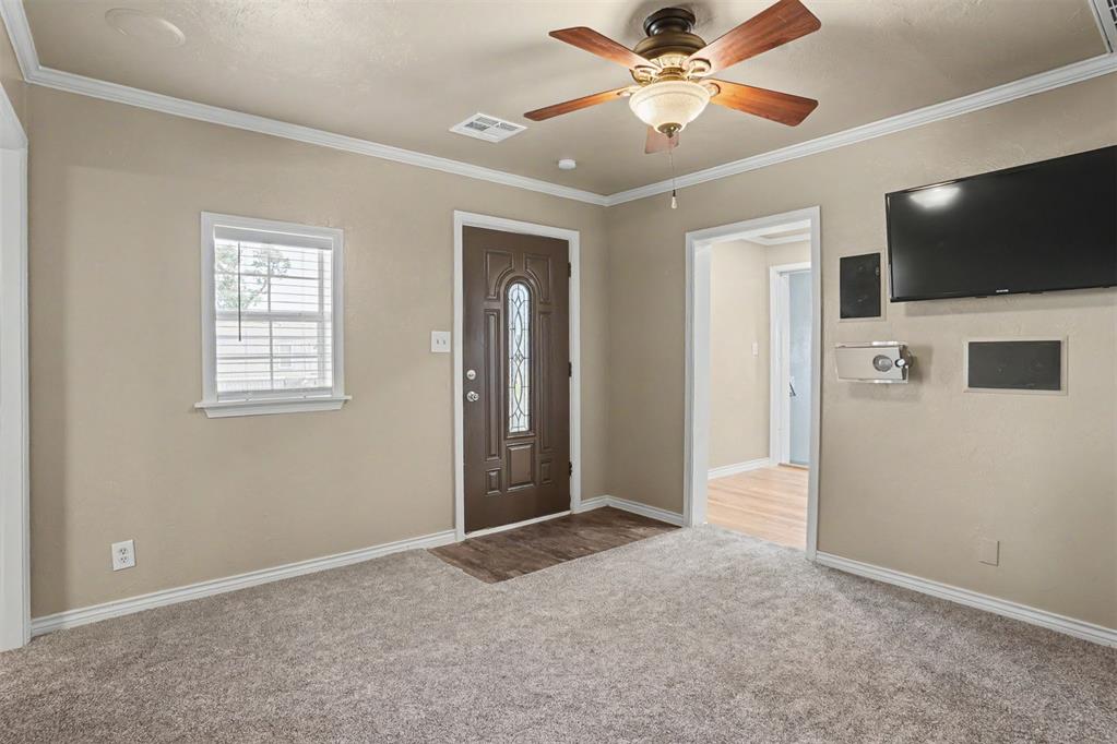 112 S Bryan Avenue Property Photo 7