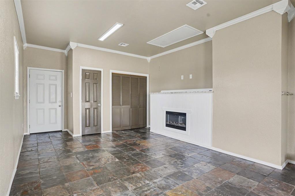 112 S Bryan Avenue Property Photo 15