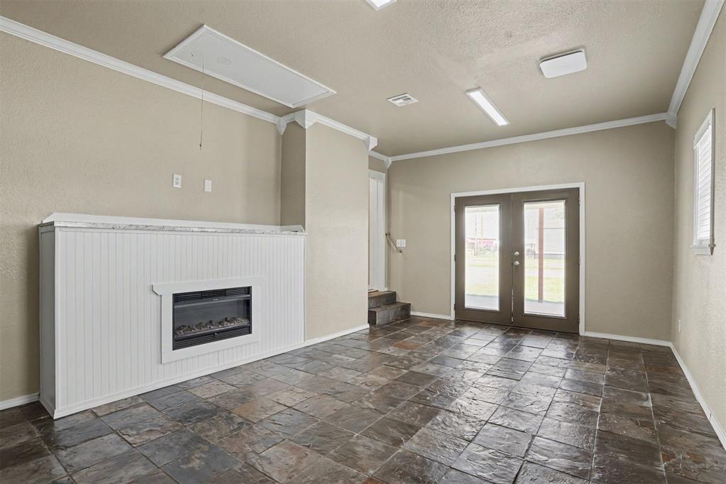 112 S Bryan Avenue Property Photo 16