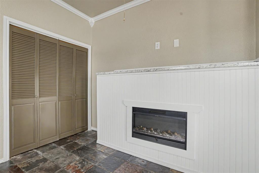 112 S Bryan Avenue Property Photo 18