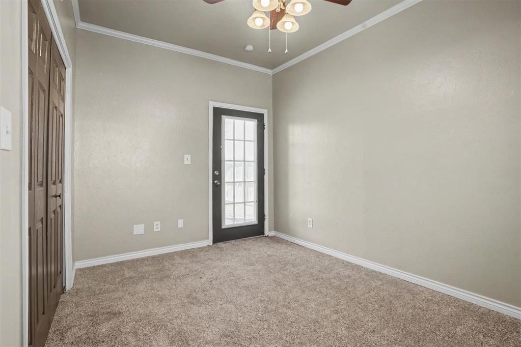 112 S Bryan Avenue Property Photo 21