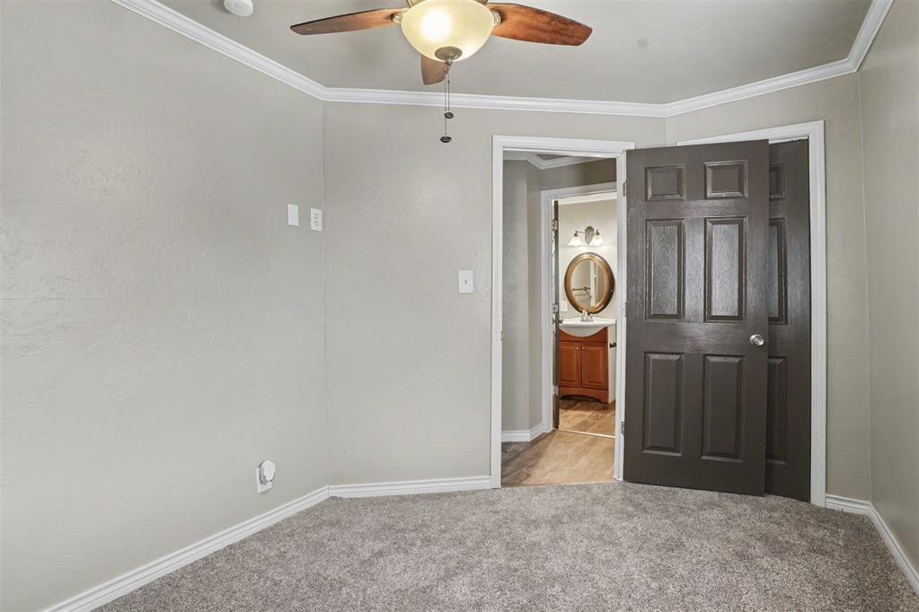 112 S Bryan Avenue Property Photo 23