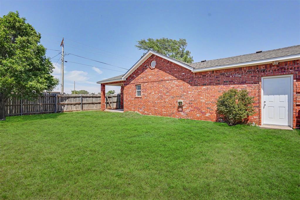 112 S Bryan Avenue Property Photo 27