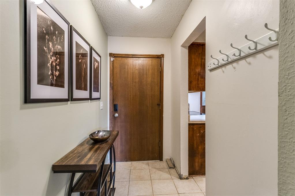 1011 Royal Lane Property Photo 6