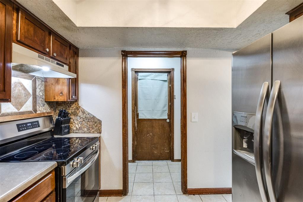 1011 Royal Lane Property Photo 9