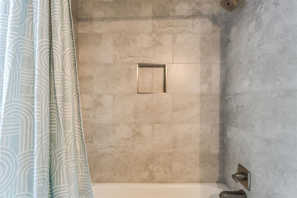 1011 Royal Lane Property Photo 33