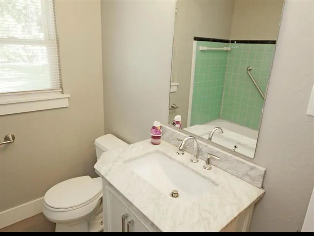 1205 W Brooks Street Property Photo 8