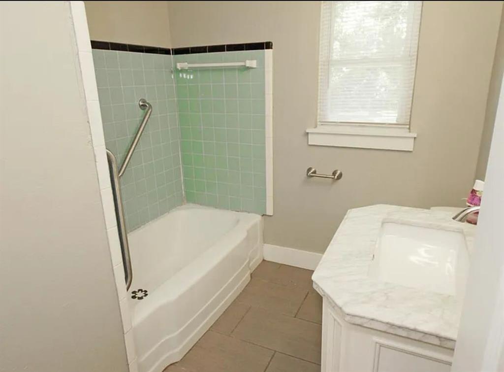 1205 W Brooks Street Property Photo 9