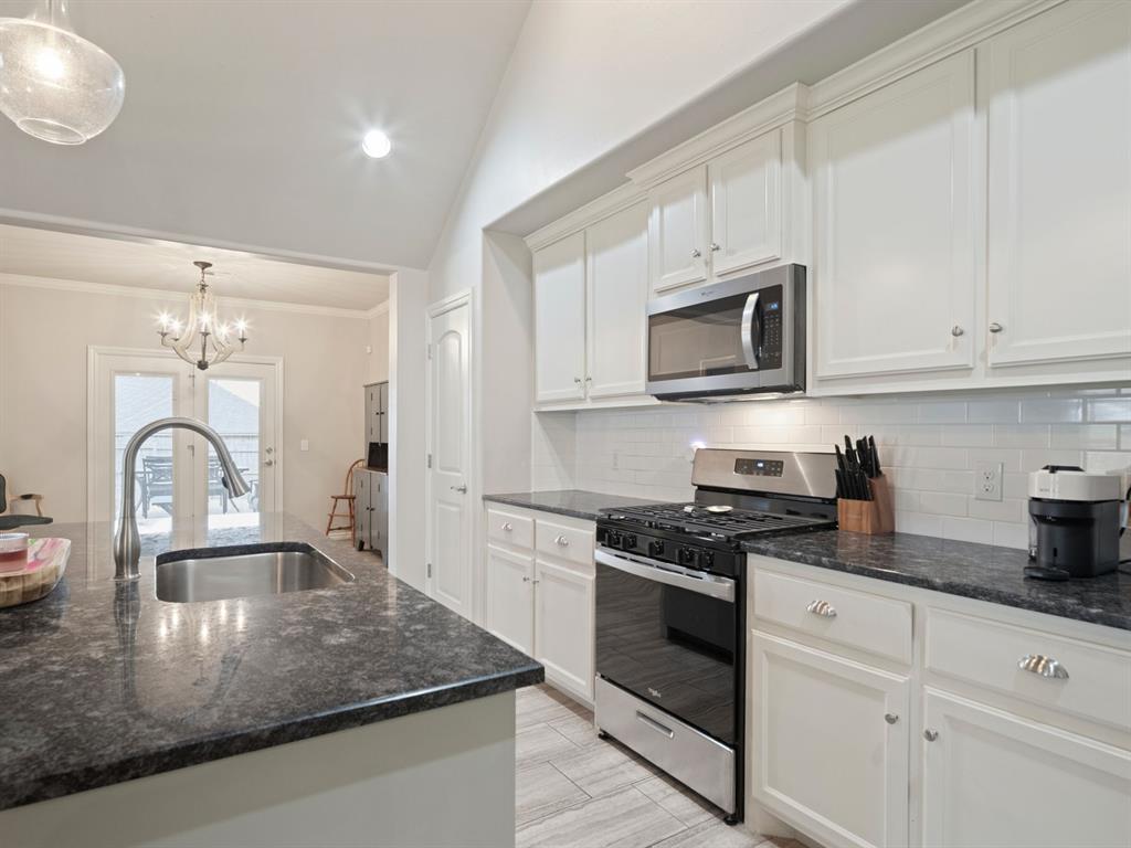18601 Maidstone Lane Property Photo 12