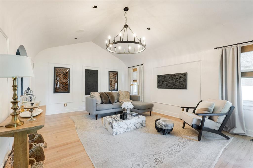 1108 W Wilshire Boulevard Property Photo 8