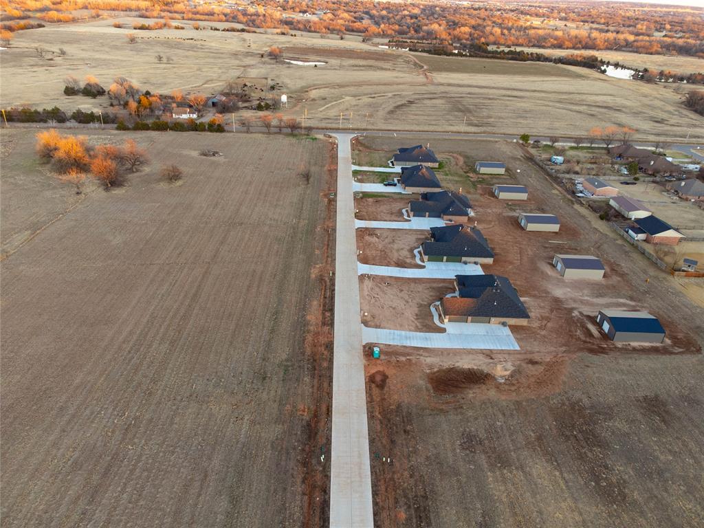 8650 Oak Tree Circle Property Photo 3